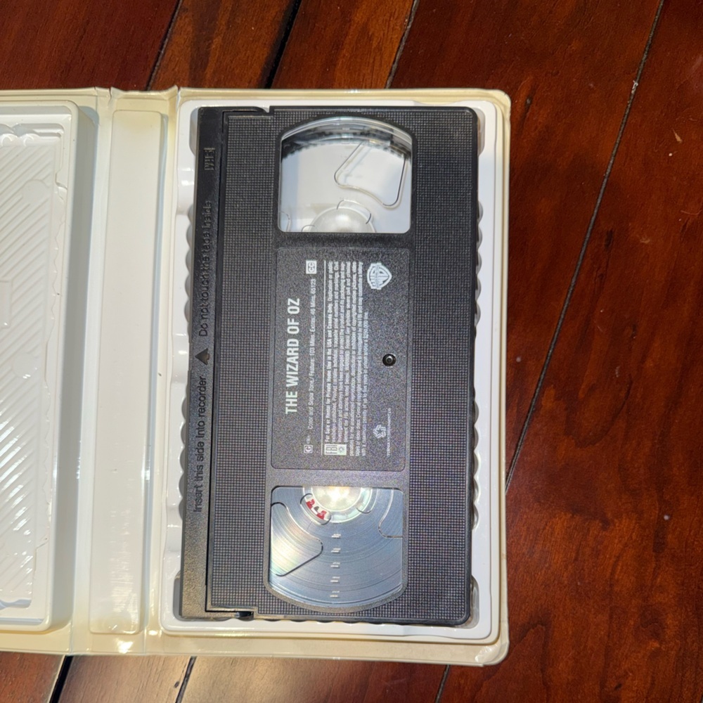 Warner Bros. The Wizard of Oz VHS - Yellow, Blue, Red - Picture 3 of 3